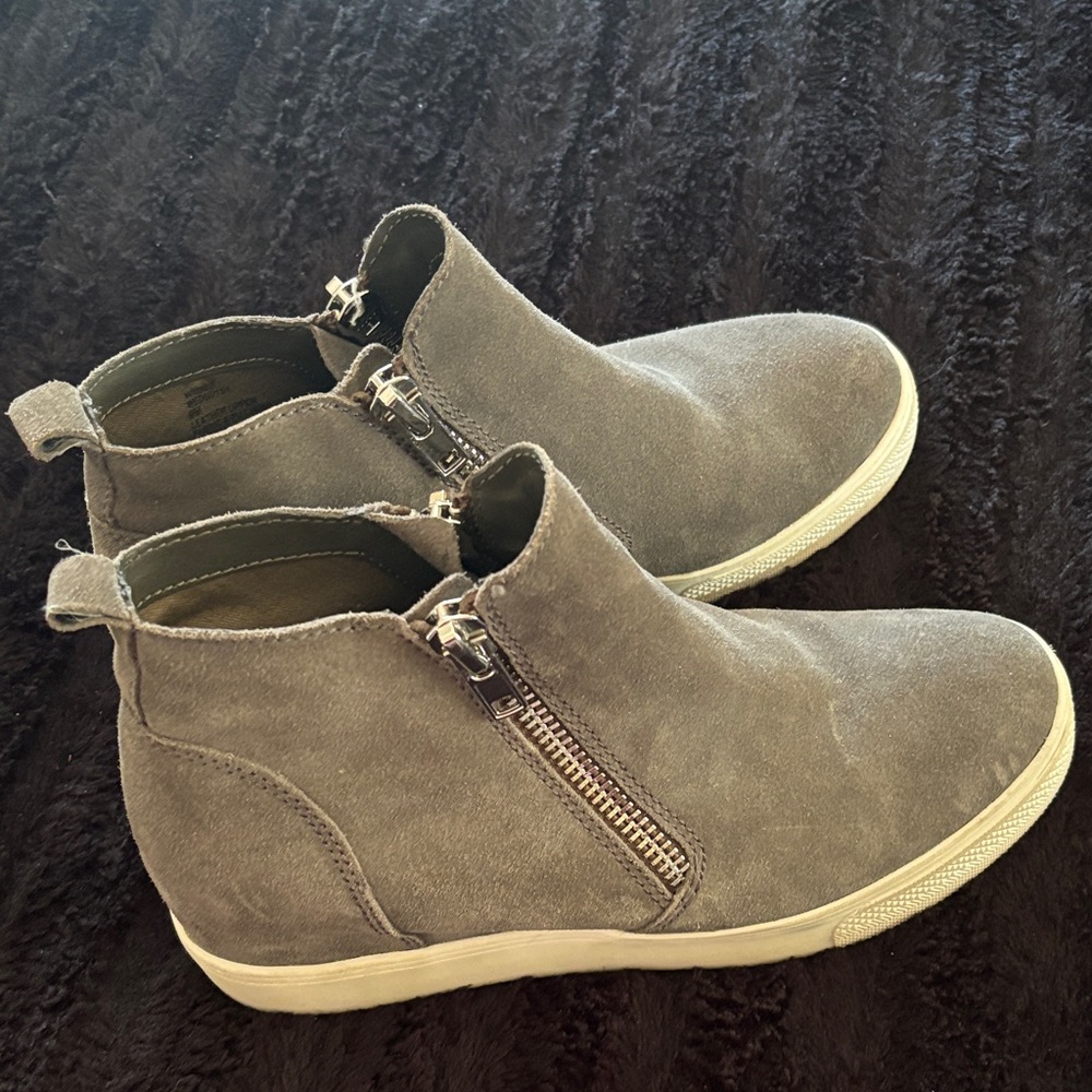 Steve Madden Gray Suede Sneakers with Zipper